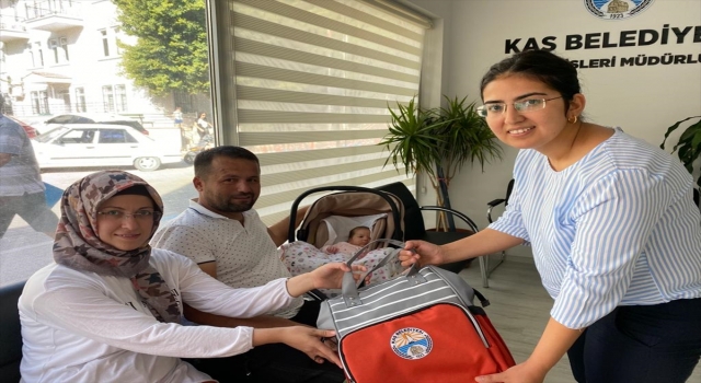 Kaş’ta yeni doğan bebekler için ”hoş geldin” seti hazırlandı