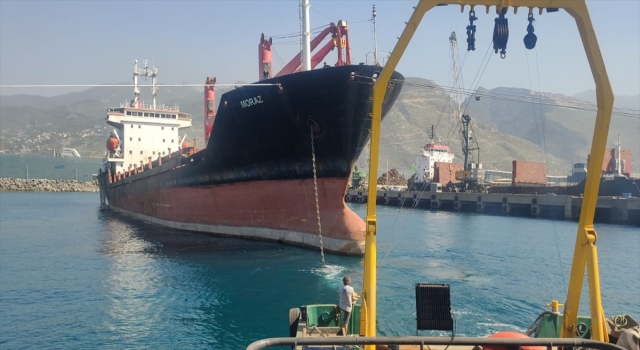 İskenderun Körfezi’nde karaya oturan gemi yüzdürülerek İzmir’e götürülecek