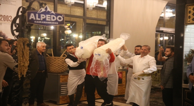 Olimpiyat ve dünya şampiyonu sporcular satır ve baltayla ”maraş dondurması” kesti
