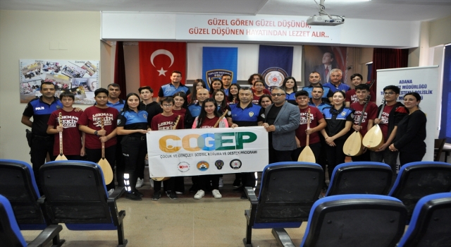 Adana’da öğrenciler polis desteğiyle bağlama eğitimi alıyor