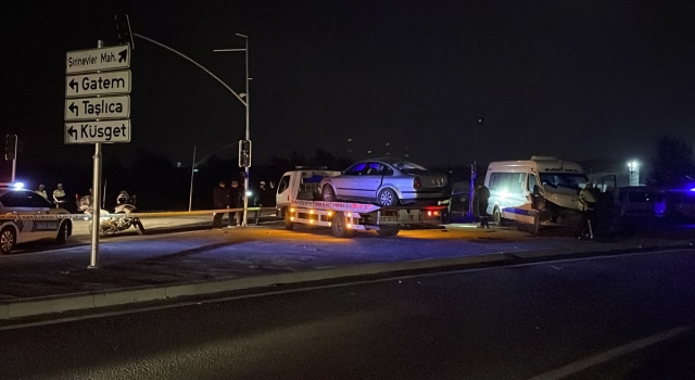 Gaziantep’te işçi servisi ile otomobilin çarpıştığı kazada 1 kişi öldü, 14 kişi yaralandı