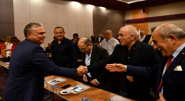 Muratpaşa Belediye Başkanı Uysal, muhtarlarla bir araya geldi