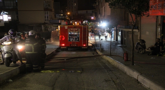 Hatay’da eşi ve 3 çocuğunun bulunduğu evini ateşe veren kişi gözaltına alındı