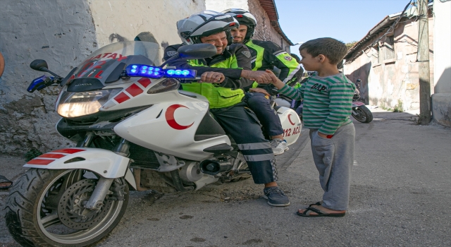 Hatay’ın dar sokaklarında hastalar motorize sağlık ekibine emanet