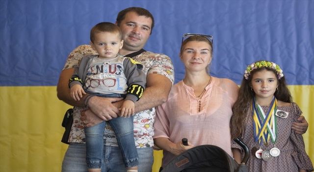 Ukraynalı Valaybaba çifti, Antalya’daki savaş mağduru yetimlerin de ailesi oldu