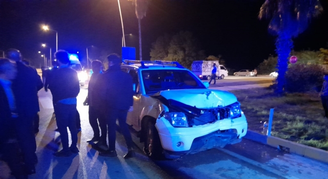 Antalya’da pikap ile hafif ticari aracın çarpıştığı kazada 5 kişi yaralandı