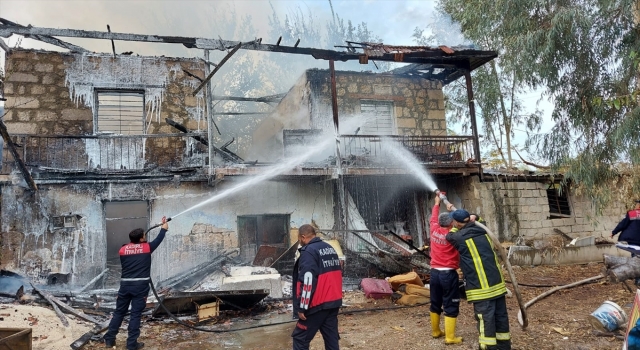 Osmaniye’de kullanılmayan evde çıkan yangın söndürüldü