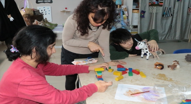 Özel eğitim öğretmenleri hayatlarını ”özel” çocuklara adıyor