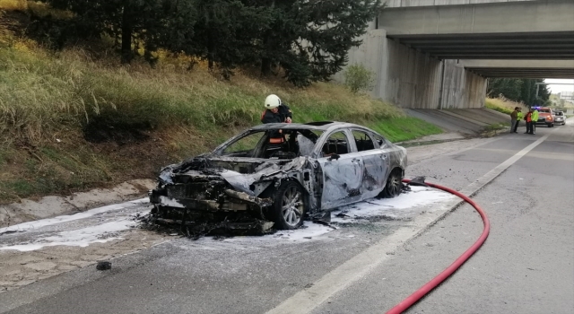 Mersin’de otomobilde çıkan yangın söndürüldü