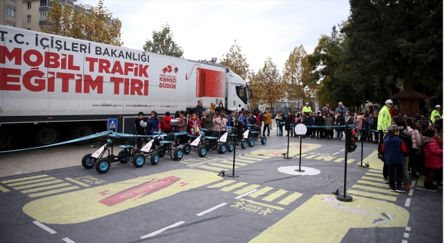 Mobil Trafik Eğitim Tırı Kahramanmaraş’ta öğrencileri bilgilendirdi