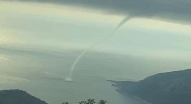 Antalya’da denizde hortum oluştu