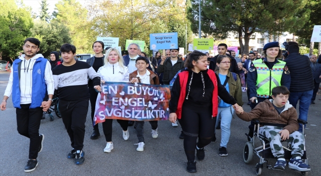 Antalya’da ”3 Aralık Dünya Engelliler Günü” dolayısıyla şenlik yapıldı