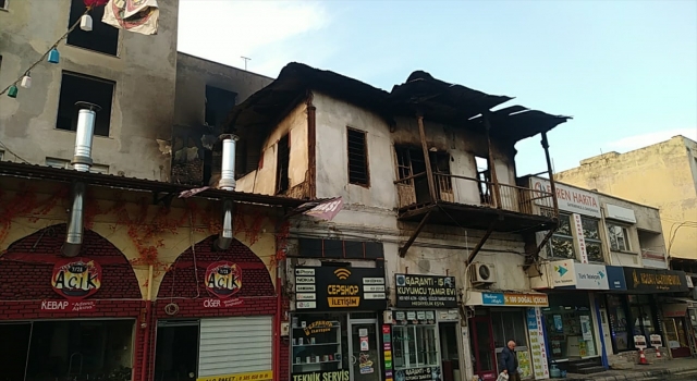 Adana’da metruk binada yangın çıktı