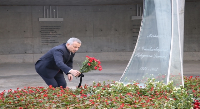 Moldova’nın Ankara Büyükelçisi Croitor, 9. Cumhurbaşkanı Demirel’in kabrini ziyaret etti