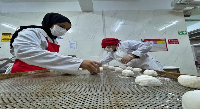 Osmaniye’de pansiyonlu okulların ekmeği meslek lisesinin fırınında pişiyor
