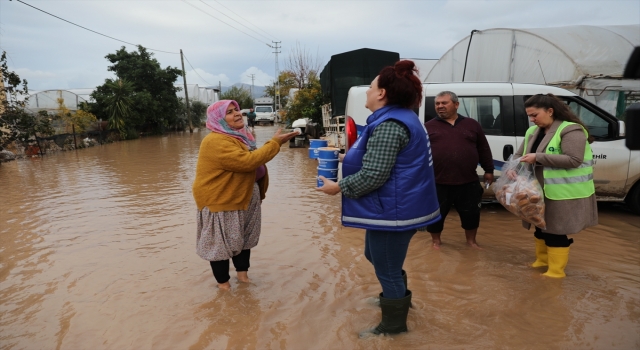 Antalya’da ilçe belediyelerinden sel bölgesine destek