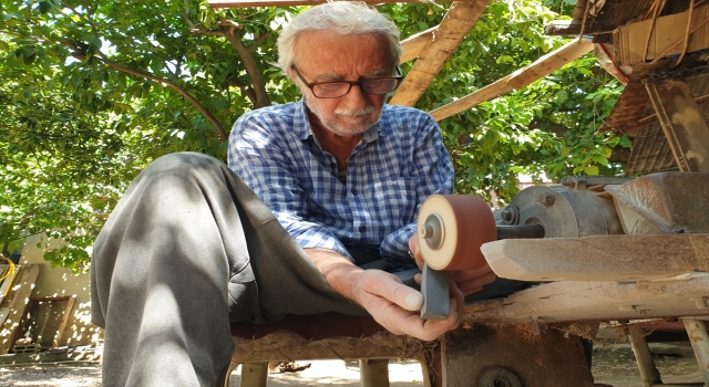 Osmaniyeli el yapımı bıçak ustası mesleğini 60 yıldır sürdürüyor
