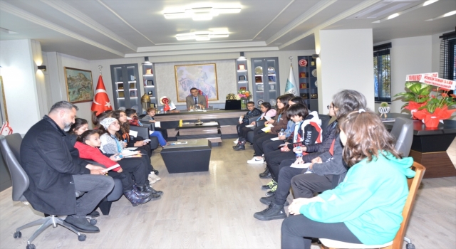 Silifke Belediye Başkanı Sadık Altunok, muaythai sporcularını ödüllendirdi