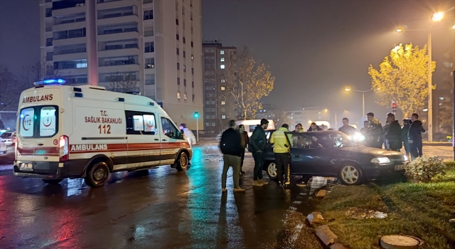 Kahramanmaraş’ta iki otomobilin çarpıştığı kazada 2 kişi yaralandı