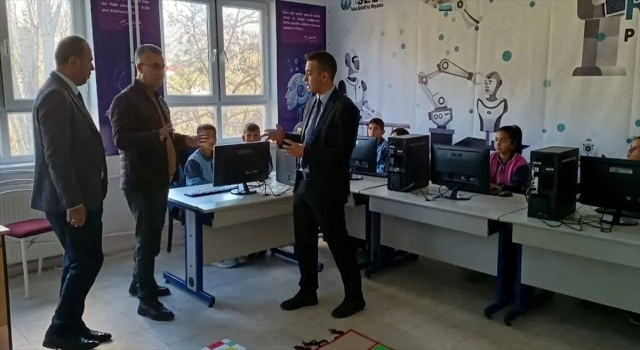 Feke’de ortaokulda robotik kodlama sınıfı oluşturuldu