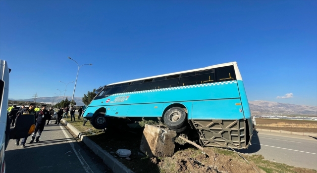 Kahramanmaraş’ta halk otobüsünün devrilmesi sonucu ilk belirlemelere göre 8 kişi yaralandı