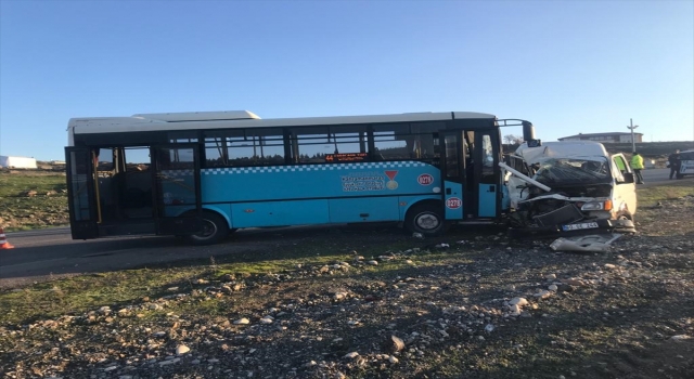 Kahramanmaraş’ta minibüs ile özel halk otobüsü çarpıştı