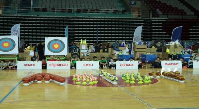”Antalya’da Sağlık İçin Spora Teşvik” projesiyle okullara malzeme desteği