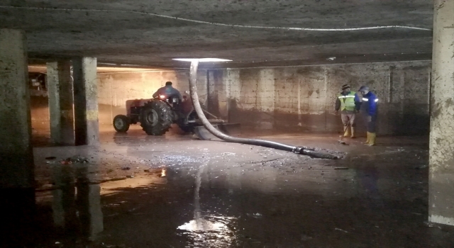 Antalya’daki selde zarar gören iş yerleri ve araçlar için ödemeler başladı