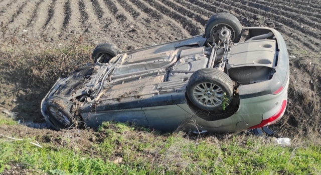 Hatay’da tarlaya devrilen otomobilin sürücüsü yaralandı