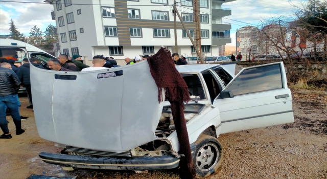 Kahramanmaraş’ta iki otomobilin çarpıştığı kazada 6 kişi yaralandı