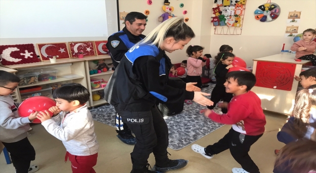 Antalya’da polisten öğrencilere eğitim