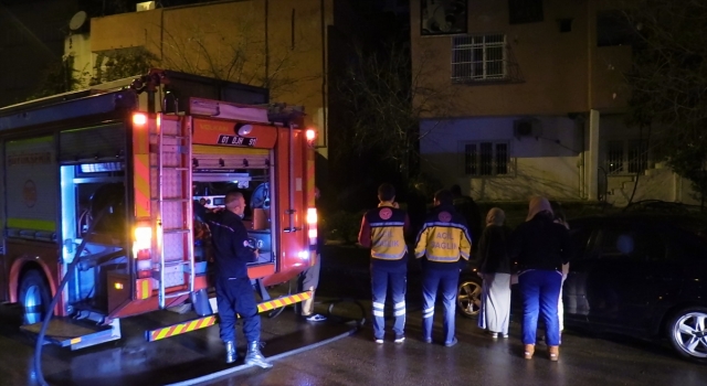 Adana’da bir evin odunluğu çıkan yangında kullanılamaz hale geldi