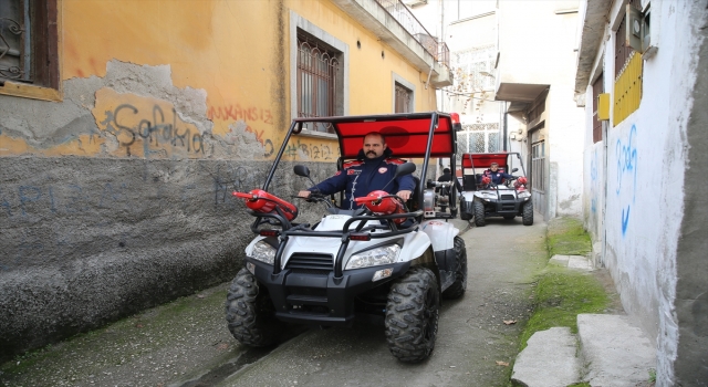 Hatay’ın ATV’li itfaiyesi, dar sokaklardaki tarihi yapıları alevlerden koruyor