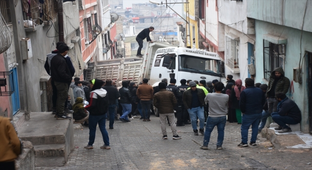 Gaziantep’te freni arızalanan kamyonun çarptığı evdeki kişi yaralandı