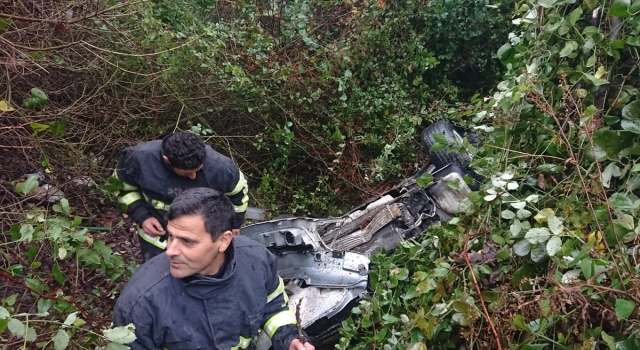 Hatay’da uçuruma devrilen otomobilin sürücüsü yaralandı