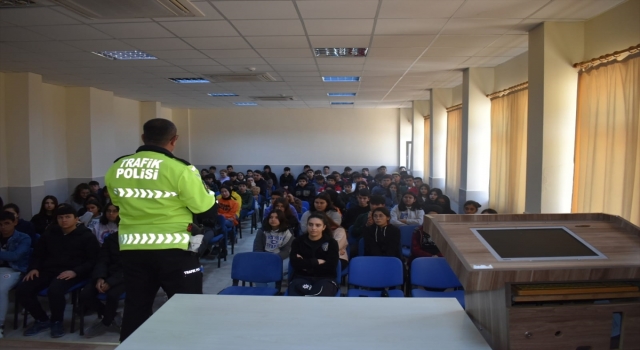 Bozyazı’da polis ve jandarmadan lise öğrencilerine trafik eğitimi