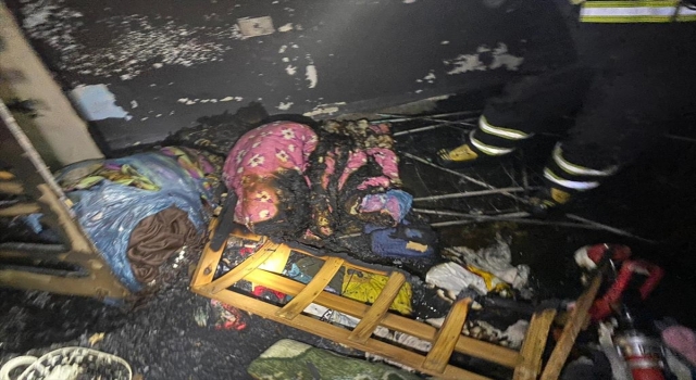 Hatay’da apartmanda çıkan yangında üst katlarda mahsur kalan 9 kişi kurtarıldı