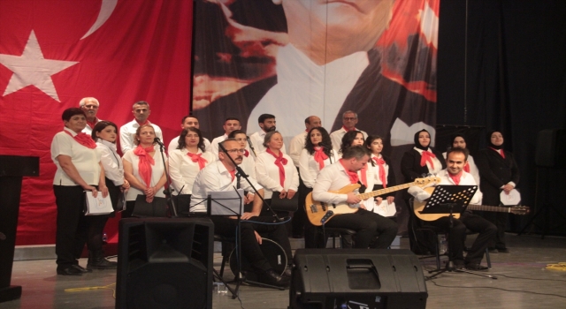 Gülnar’da Türk halk müziği korosu konser verdi