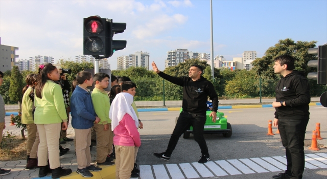 Erdemli’de çocuklar için trafik eğitim parkuru oluşturuldu