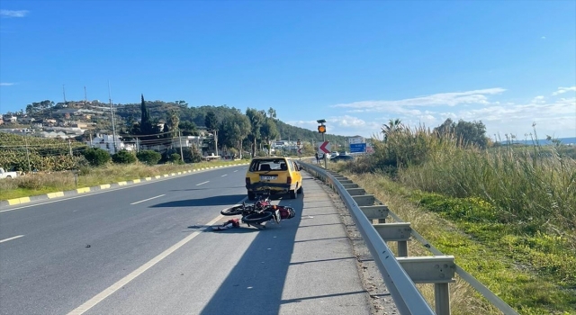Alanya’da motosiklet ile otomobilin çarpıştığı kazada 1 kişi ağır yaralandı