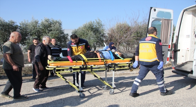 Antalya’da devrilen araçta sıkışan sürücüyü itfaiye kurtardı