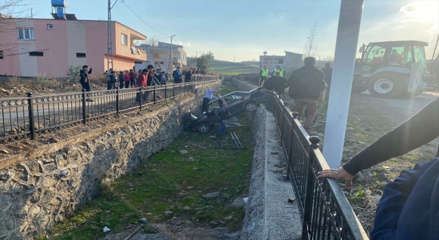 Dere yatağına düşen otomobilin sürücüsü yaralandı