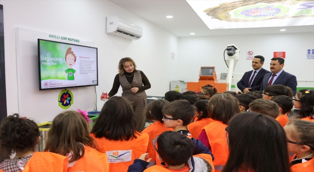 Minik öğrencilere hem teorik hem uygulamalı ”sıfır atık” eğitimi veriliyor