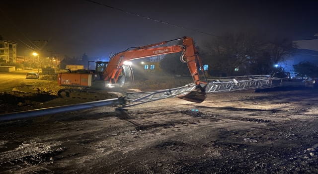 Hatay’da damperi açık unutulan kamyon KGYS direğini devirdi