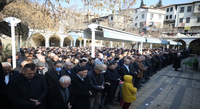 Eski milletvekili Dedeoğlu’nun evlerinde ölü bulunan ağabeyi ve yengesi toprağa verildi