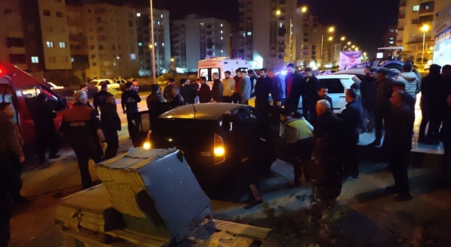 Adana’da tilkiye ve kaldırıma çarpan otomobildeki 4 kişi yaralandı