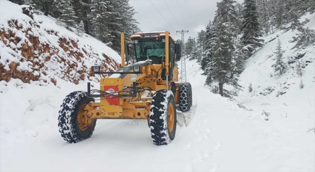 Kahramanmaraş’ta kar nedeniyle kapanan 130 mahalle yolu ulaşıma açıldı