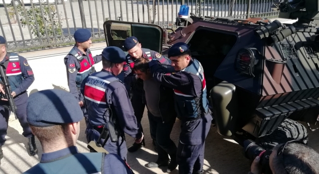 Antalya’da 3 kişiyi öldürüp 1 kişiyi ağır yaralayan şüpheli adliyeye sevk edildi