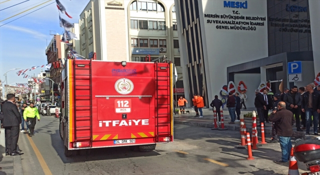 Mersin’de belediye bünyesindeki yeni hizmet binasında açılış sonrası yangın çıktı