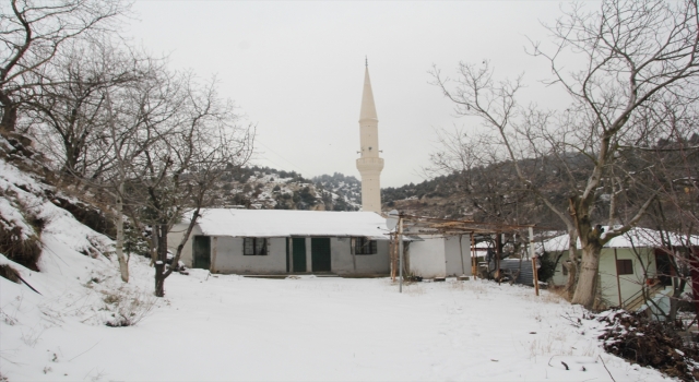 Adana ve Mersin’in yüksek kesimlerinde kar etkili oldu